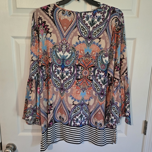 NWT MELISSA PAIGE COLORFUL STRETCH V-NECK TOP, 2X - Picture 6 of 8